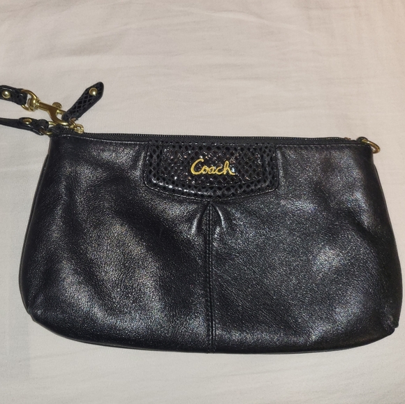 Coach wristlet - Picture 3 of 5